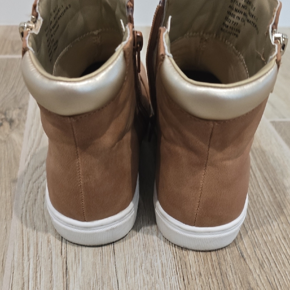 Kenneth Cole Brown Kids Boots with Gold Accents - Picture 6 of 10
